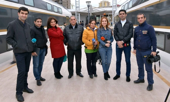 В Баку торжественно награжден стотысячный пассажир электропоезда Баку - Сумгайыт