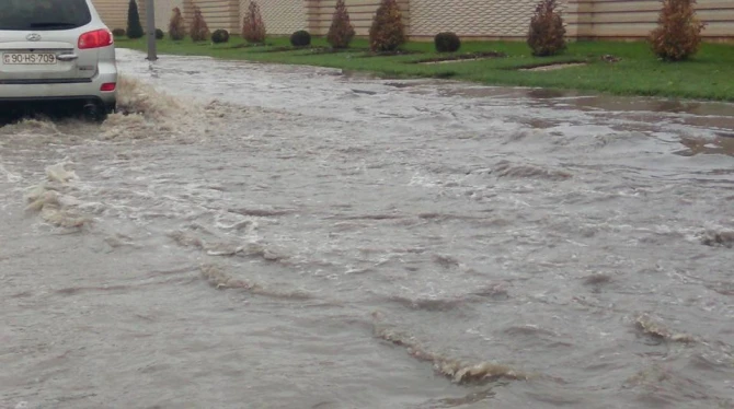 Баку снова оказался под водой