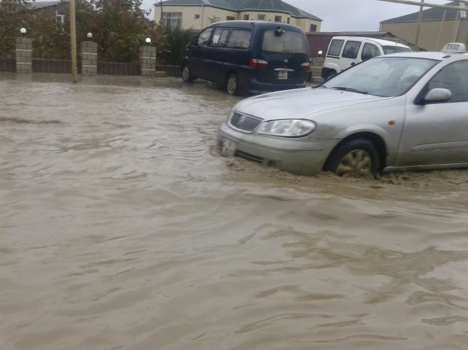 Баку снова оказался под водой