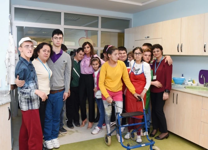 Первая леди Азербайджана Мехрибан Алиева ознакомилась в Анталье с Центром реабилитации инвалидов
