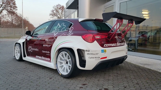 Хэтчбек Alfa Romeo Giulietta подготовили для гонок