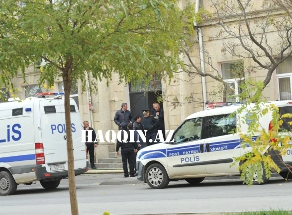 Закованный в наручники генерал МНБ Човдаров покидает Сабаильский суд