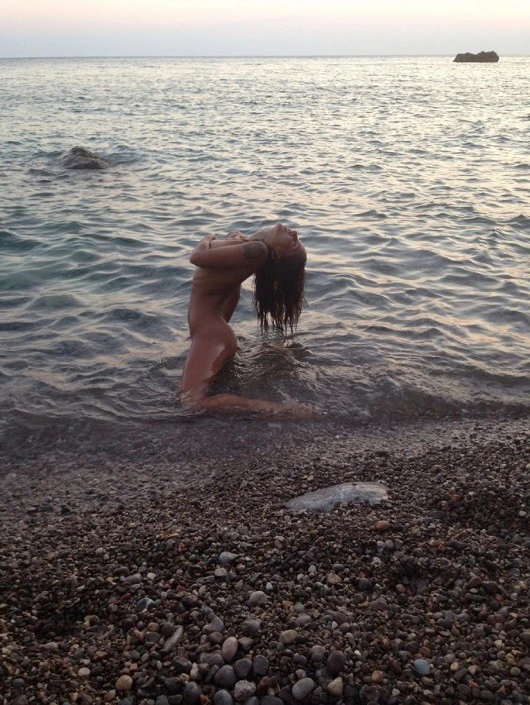 В сети распространились фотографии 18+ звезд шоу-бизнеса