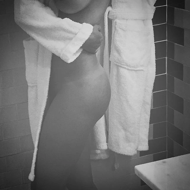 В сети распространились фотографии 18+ звезд шоу-бизнеса