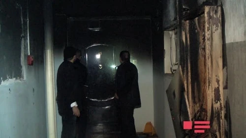 В Баку при пожаре в жилом доме эвакуированы 49 семей