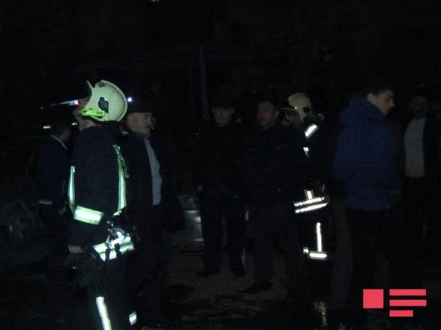 В Баку при пожаре в жилом доме эвакуированы 49 семей