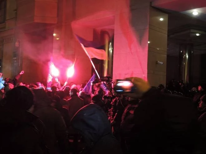 В Киеве полиция не дала разгромить офис миллиардера Ахметова