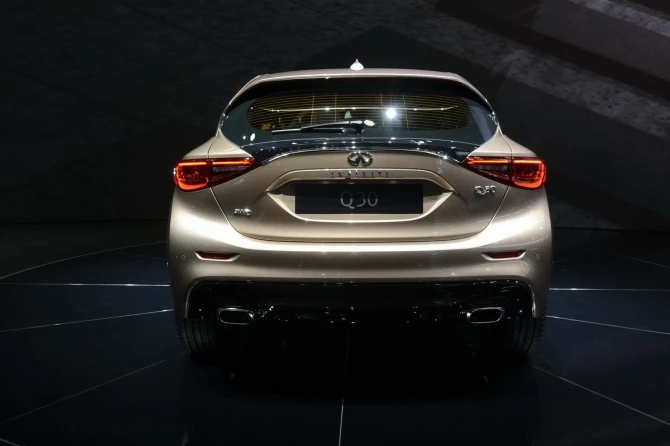 Infiniti показали новый кроссовер QX30