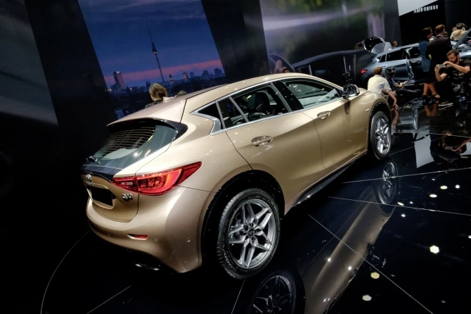 Infiniti показали новый кроссовер QX30