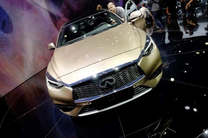 Infiniti показали новый кроссовер QX30