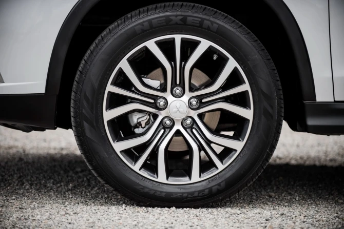 Mitsubushi показали обновленный кроссовер Outlander Sport