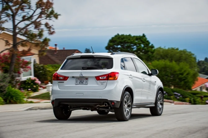 Mitsubushi показали обновленный кроссовер Outlander Sport