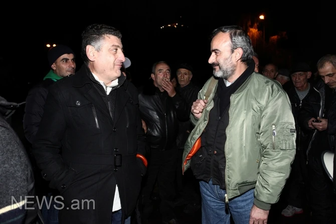Ermənistan əhalisi ayağa qalxdı: polislə qarşıdurma yarandı (VİDEO, FOTO)