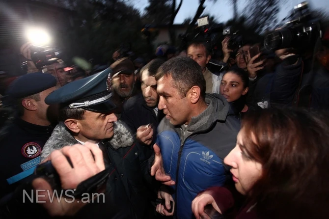 Ermənistan əhalisi ayağa qalxdı: polislə qarşıdurma yarandı (VİDEO, FOTO)