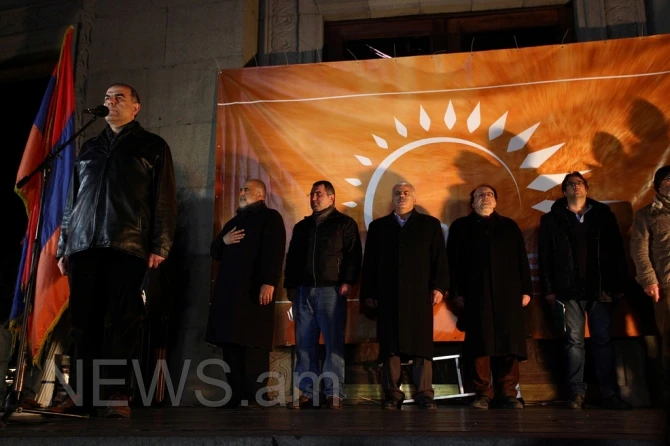 Ermənistan əhalisi ayağa qalxdı: polislə qarşıdurma yarandı (VİDEO, FOTO)
