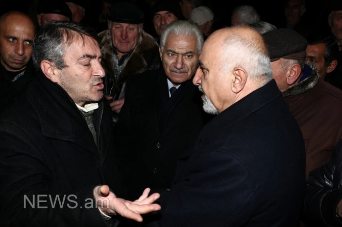 Ermənistan əhalisi ayağa qalxdı: polislə qarşıdurma yarandı (VİDEO, FOTO)