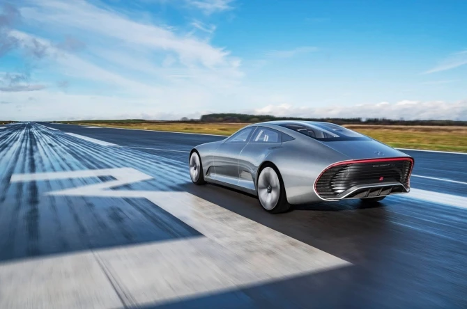 Mercedes-Benz поделился новыми фотографиями сверкающего концепта IAA