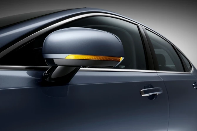 В сети появилась первая галерея нового Volvo S90