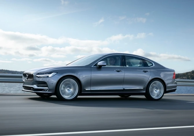 В сети появилась первая галерея нового Volvo S90
