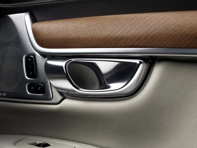 В сети появилась первая галерея нового Volvo S90