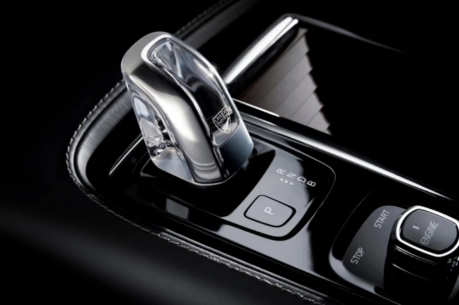 В сети появилась первая галерея нового Volvo S90