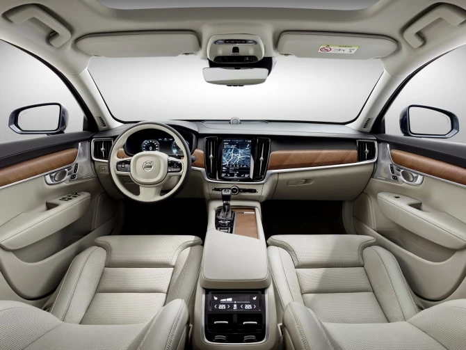 В сети появилась первая галерея нового Volvo S90