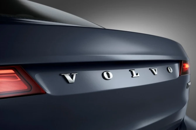 В сети появилась первая галерея нового Volvo S90