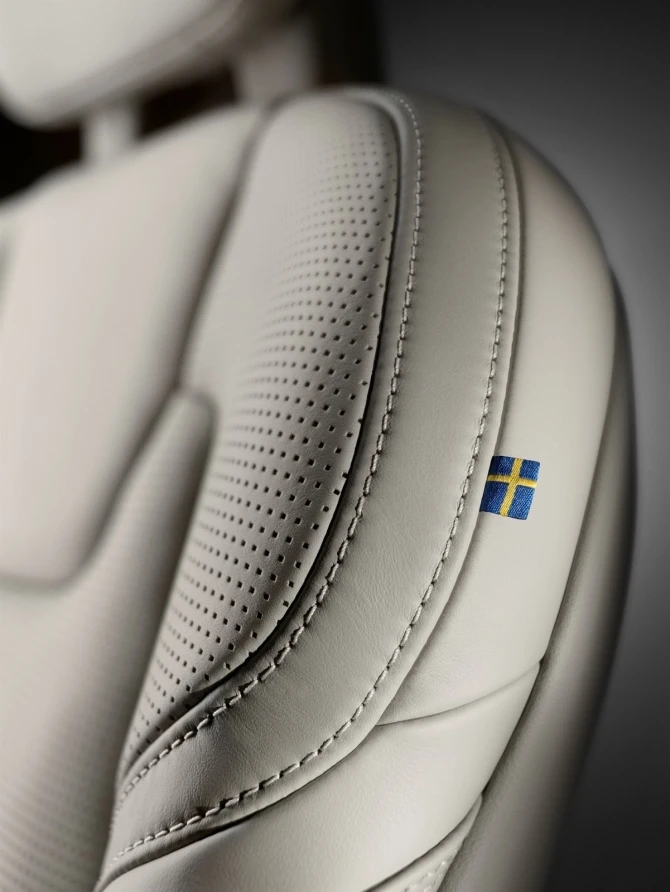 В сети появилась первая галерея нового Volvo S90