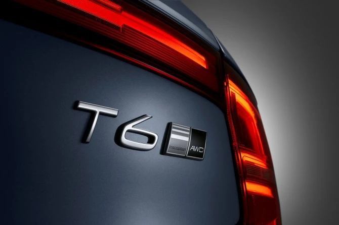 В сети появилась первая галерея нового Volvo S90