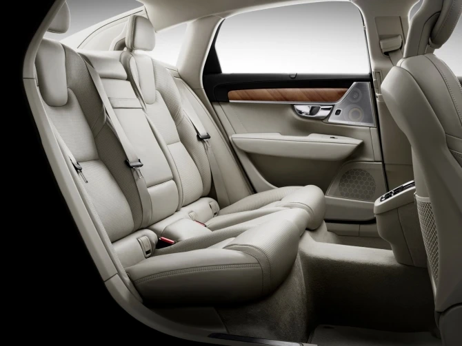 В сети появилась первая галерея нового Volvo S90