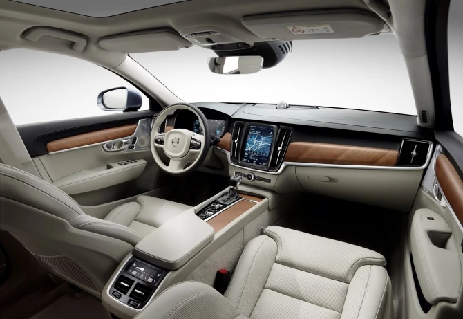 В сети появилась первая галерея нового Volvo S90
