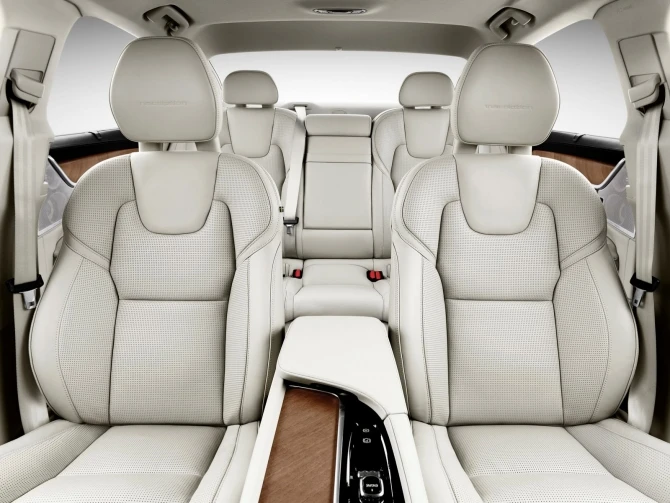 В сети появилась первая галерея нового Volvo S90