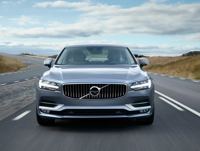 В сети появилась первая галерея нового Volvo S90