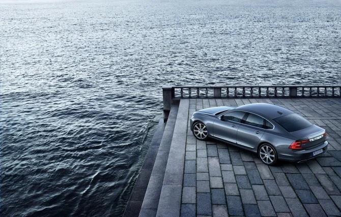 В сети появилась первая галерея нового Volvo S90