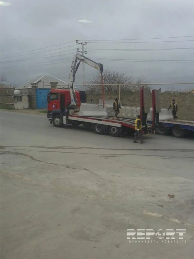 Nardaranın girişində beton plitələr düzülür (FOTO)