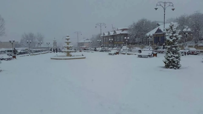 Azərbaycana qar yağır (FOTO)