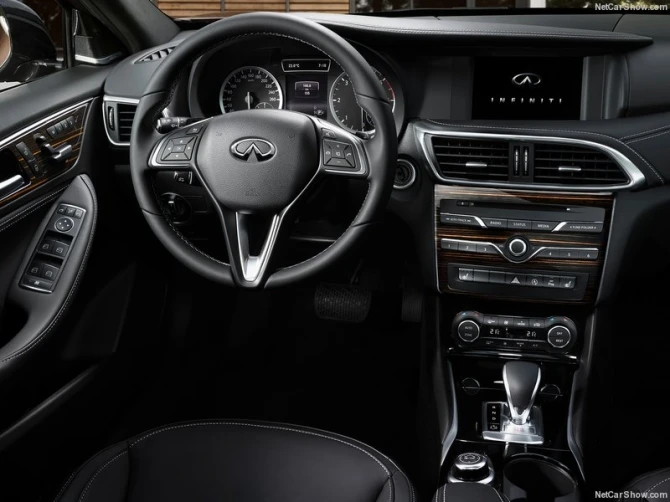 На британском заводе стартовало производство Infiniti Q30