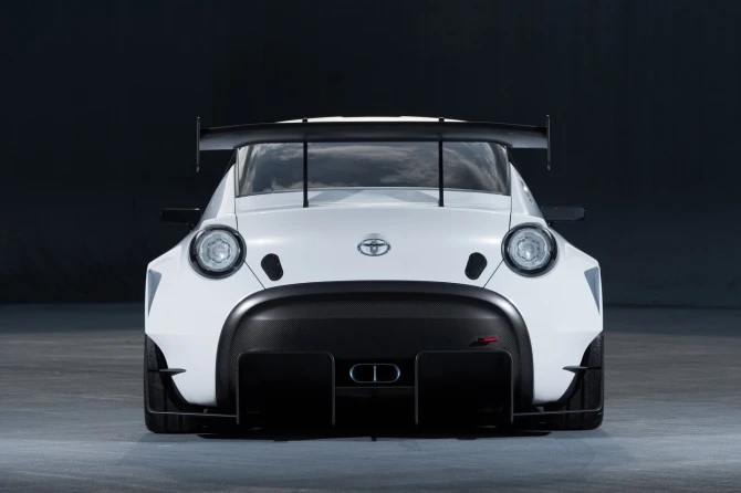 Компания Toyota показала гоночную версию своего нового купе S-FR