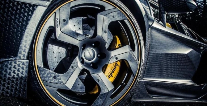 В сети появились фотографии модернизированного Lamborghini Aventador LP700-4