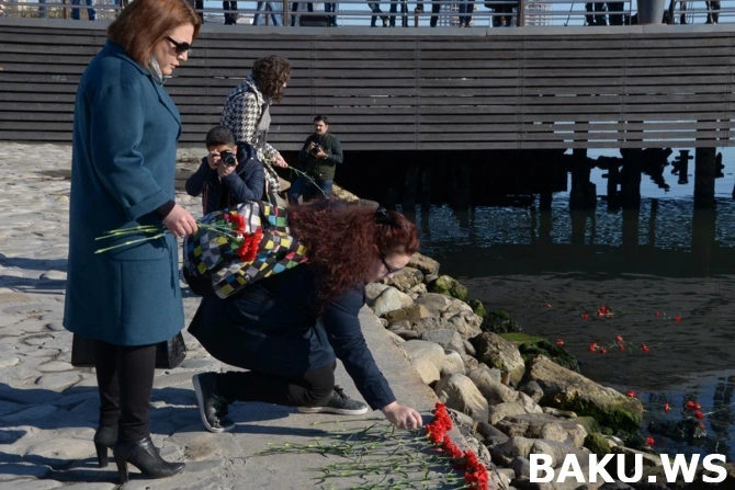 Маленькая девочка, возлагающая цветы в память о погибших нефтяниках, растрогала всех
