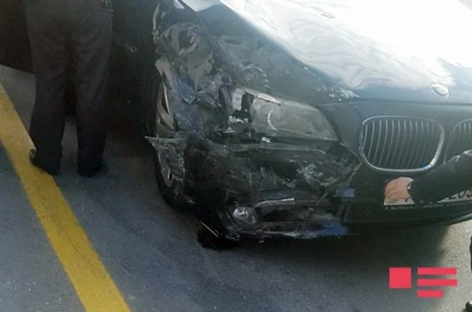 Автомобиль министра Азербайджана попал в аварию