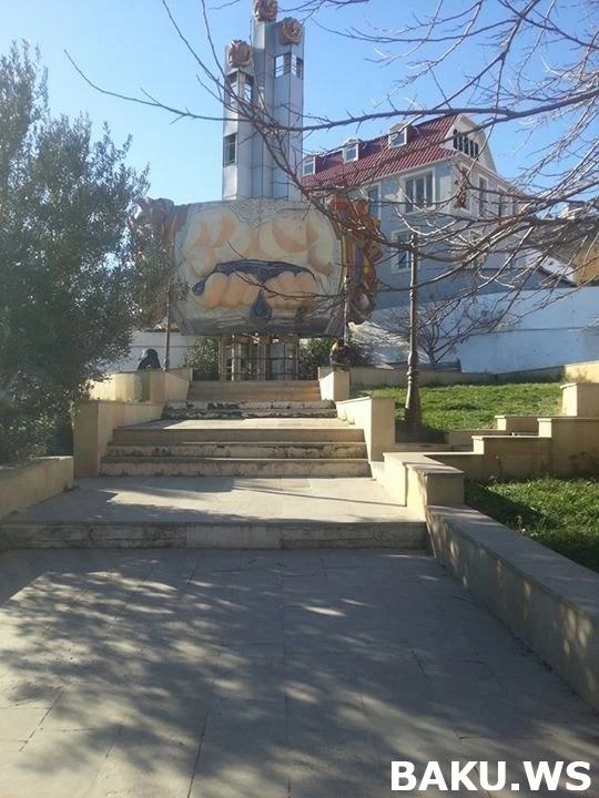 Bakıda uzun illər yaddan çıxmış neftçilərin abidəsi (FOTO)