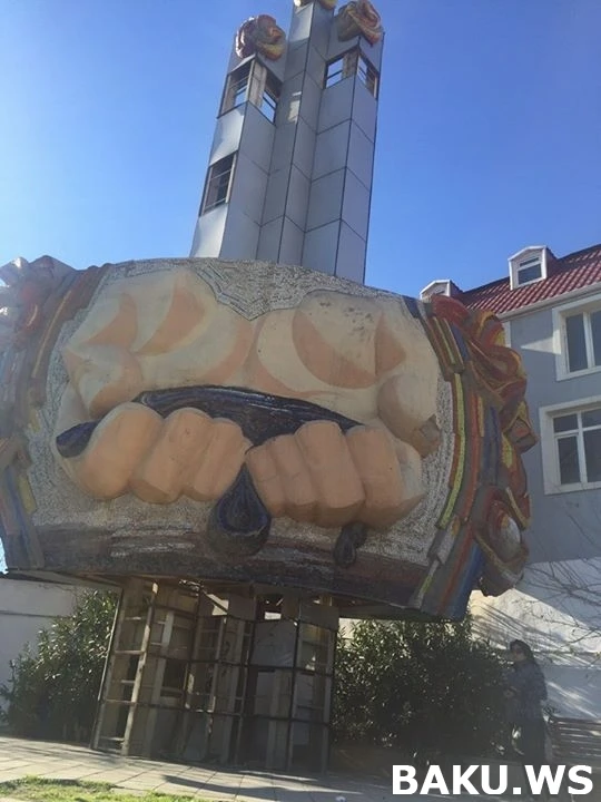 Bakıda uzun illər yaddan çıxmış neftçilərin abidəsi (FOTO)
