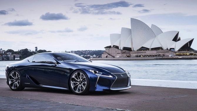Lexus готовит спортивную новинку