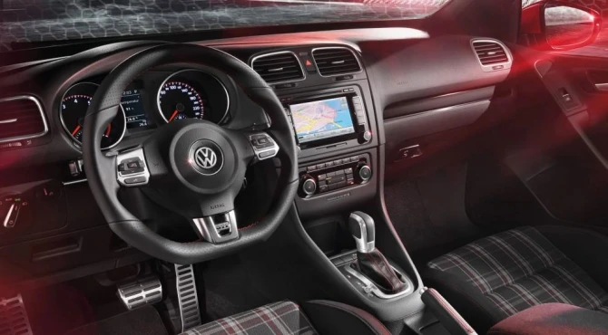 Volkswagen представил обновленный кабриолет Golf GTI Cabriolet