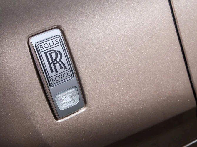 Rolls-Royce представил спецверсию Phantom с удлиненной колесной базой