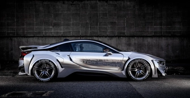 BMW i8 превратили в «НЛО на колесах»