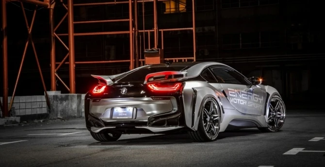BMW i8 превратили в «НЛО на колесах»