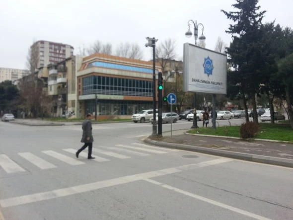 ЦИУТ предложил переорганизовать дорожное движение в Баку по-своему
