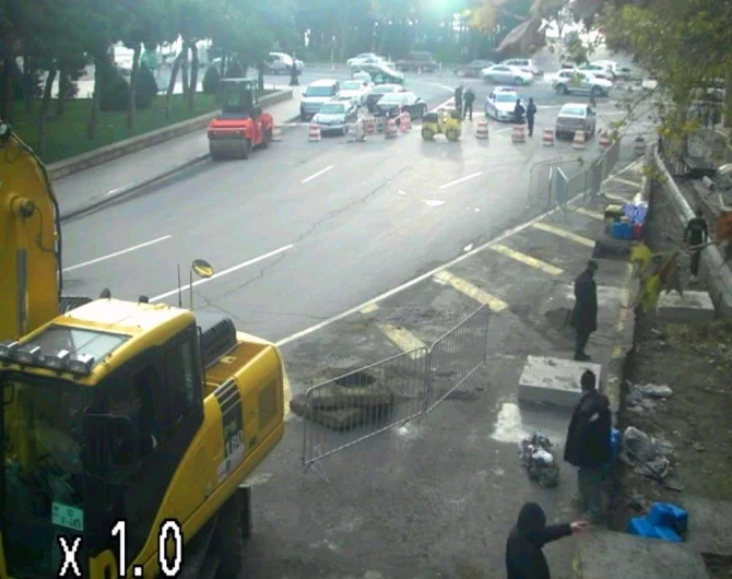 В Баку на проспекте Нефтчиляр организовано двухстороннее движение транспорта